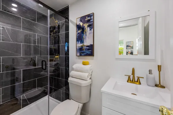 $299,900 | 910 West 4th Street, Taylor, TX 76574