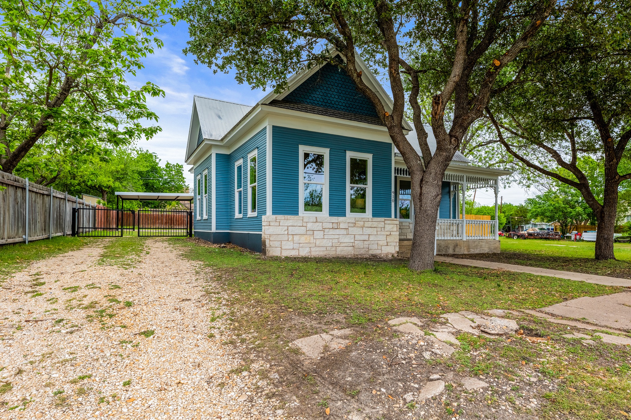 910 West 4th Street Taylor, TX 76574 - Photo 3 of 38 a view of a house with a yard