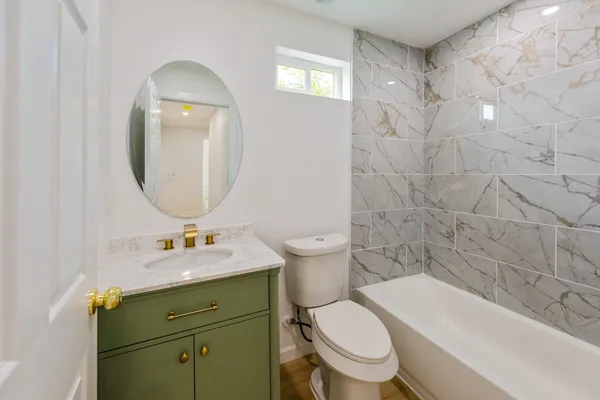 $299,900 | 910 West 4th Street, Taylor, TX 76574