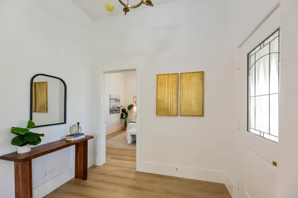 $299,900 | 910 West 4th Street, Taylor, TX 76574