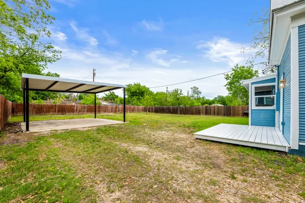 $299,900 | 910 West 4th Street, Taylor, TX 76574