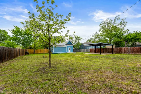 $299,900 | 910 West 4th Street, Taylor, TX 76574