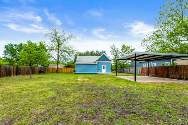 $299,900 | 910 West 4th Street, Taylor, TX 76574