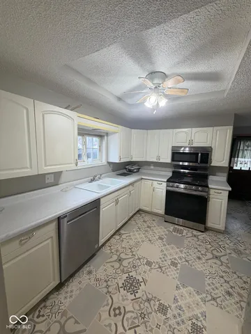 $1,600 | 3037 Meredith Avenue, Indianapolis, IN 46201