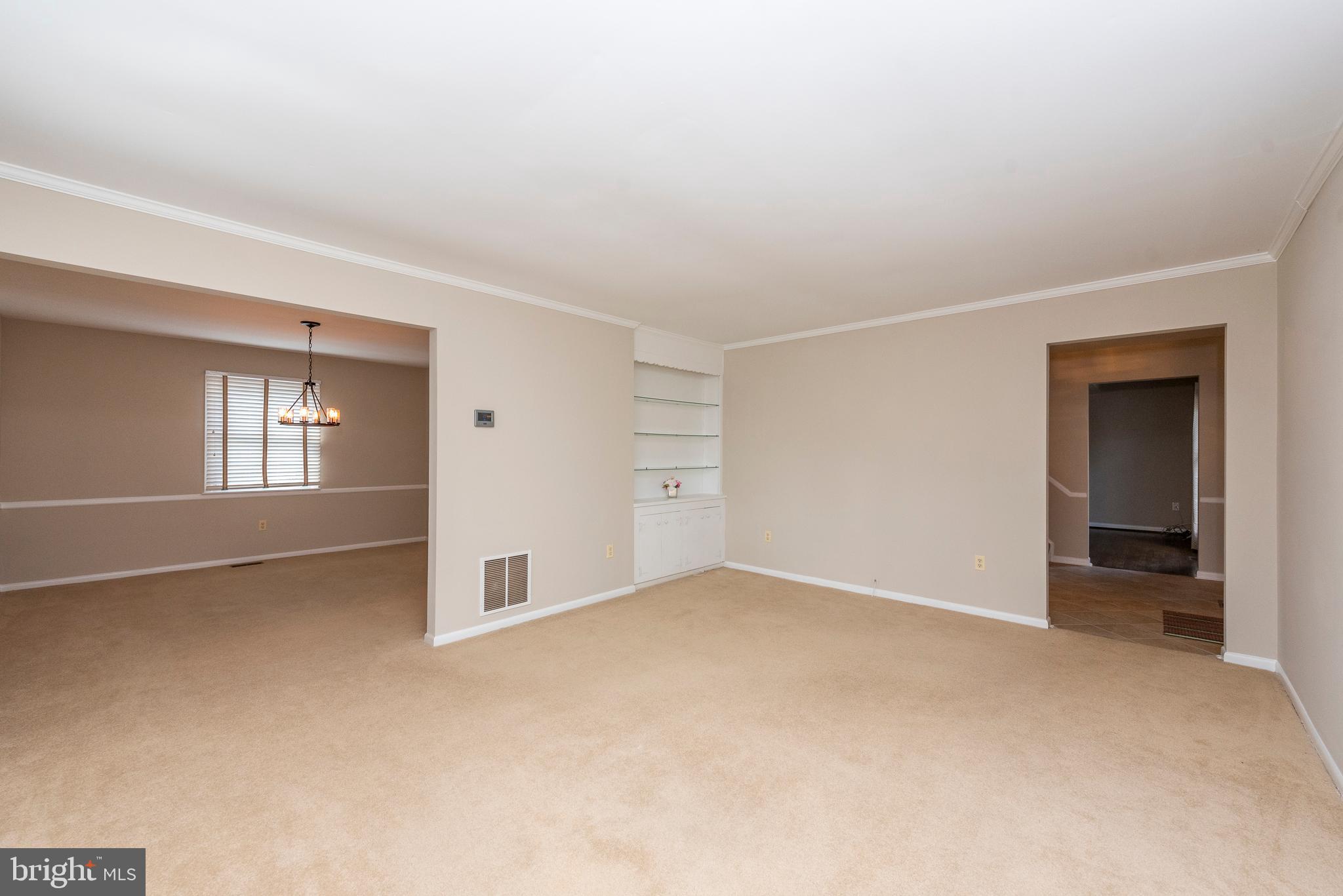 9461 Dunloggin Road Ellicott City, MD 21042 - Photo 5 of 44 Living Room
