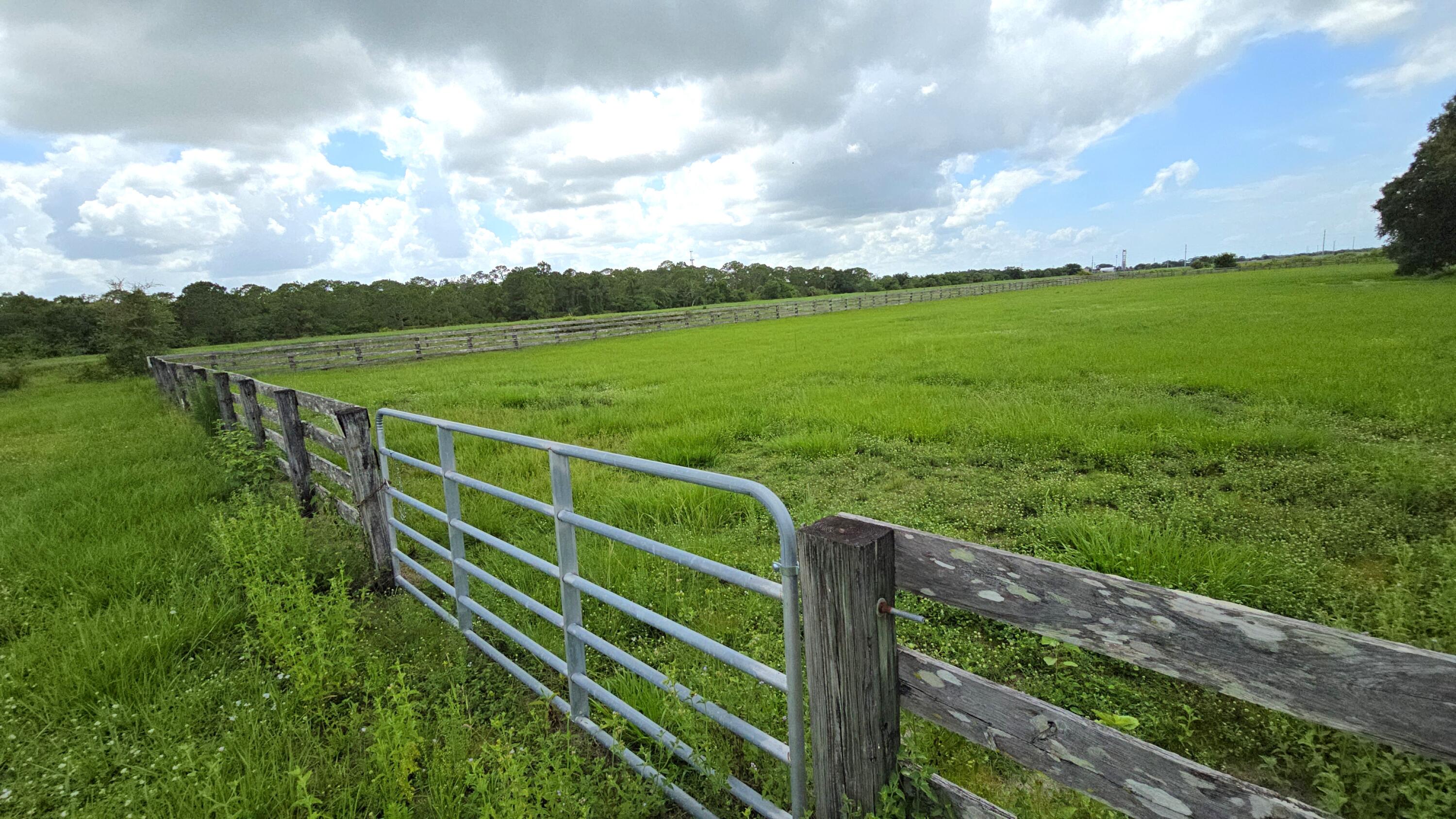 4567 Highway 710 Okeechobee, FL 34974 - Photo 38 of 51 a view of a balcony with yard
