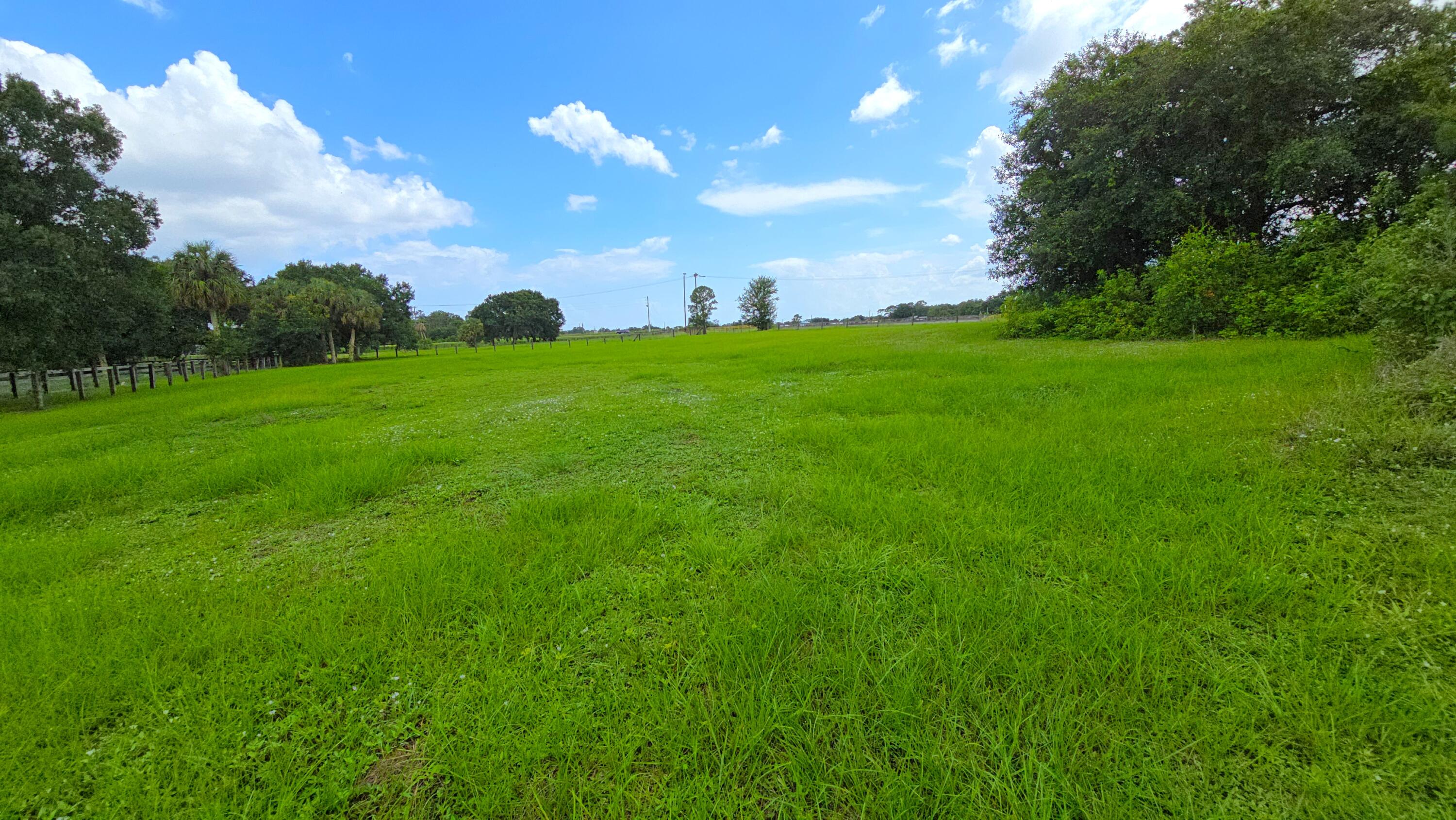4567 Highway 710 Okeechobee, FL 34974 - Photo 41 of 51 a backyard of a house with lots of green space