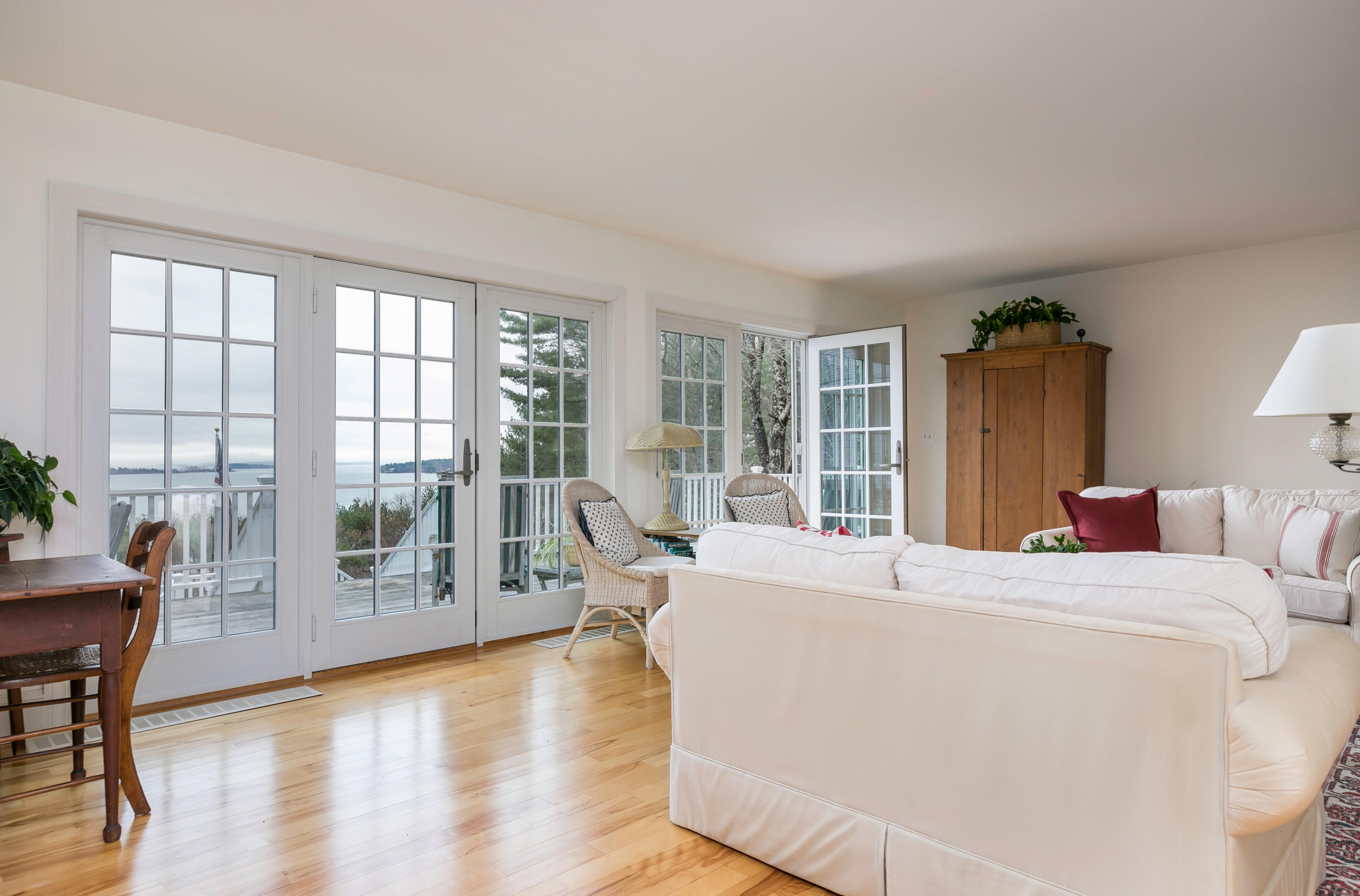 82 Ravine Drive Cumberland Foreside, ME 04110 - Photo 20 of 75 82 Ravine Dr Cumberland-print-021-19-Liv