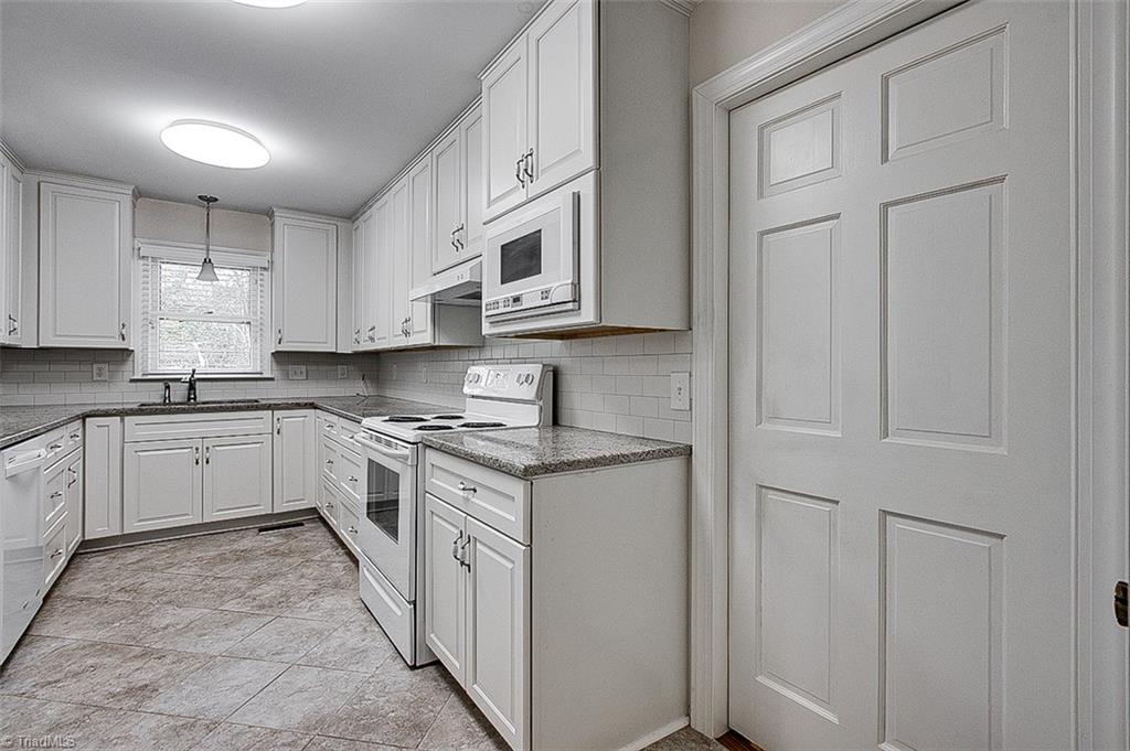 621 Mountain Road Asheboro, NC 27205 - Photo 17 of 45 Kitchen