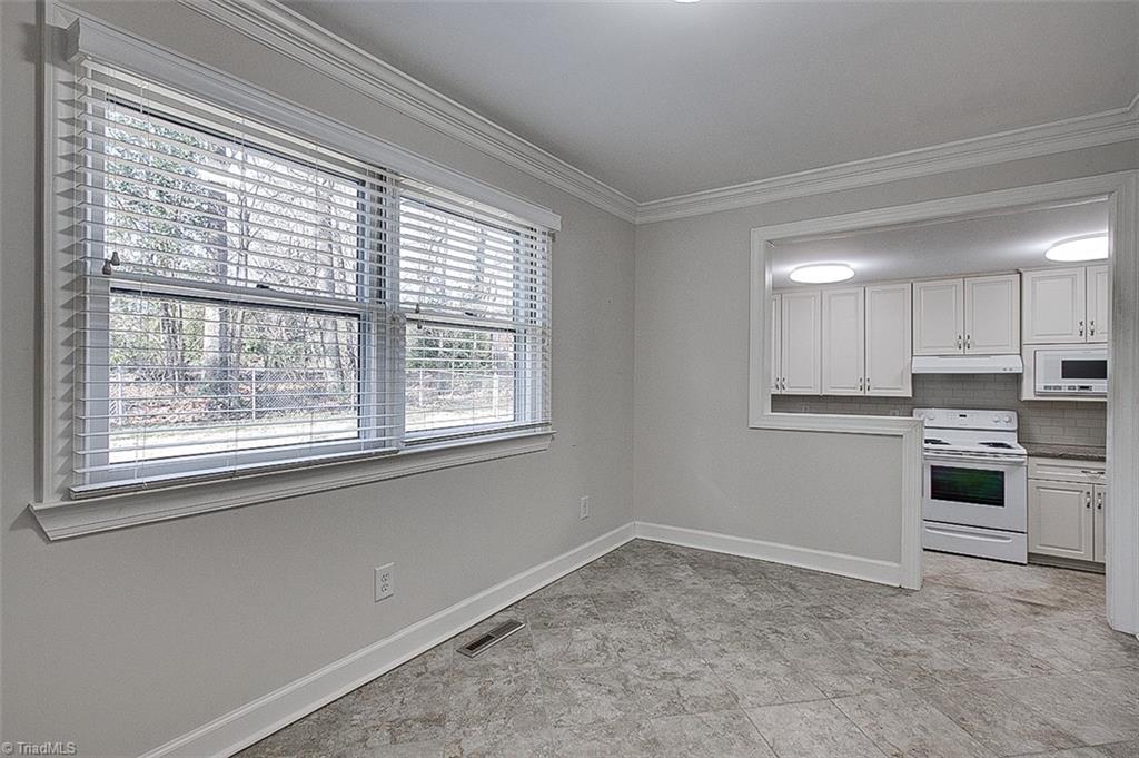 621 Mountain Road Asheboro, NC 27205 - Photo 18 of 45 Breakfast Room
