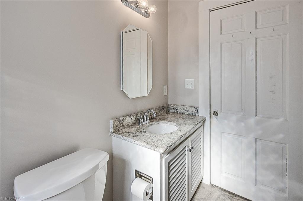 621 Mountain Road Asheboro, NC 27205 - Photo 33 of 45 Hall Bath Main Level