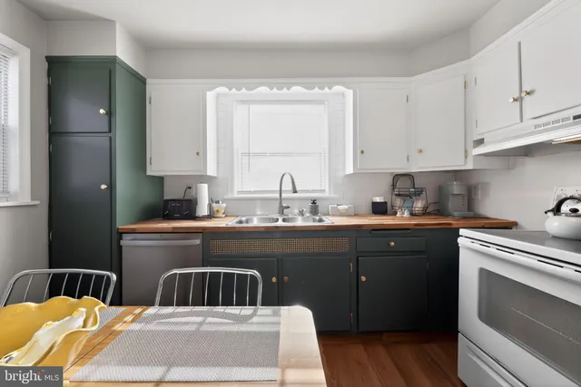 a kitchen that has a table and chairs in it