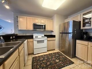 19 Lookout Loop Burnsville, NC 28714 - Photo 14 of 30 a kitchen with a sink stove and refrigerator