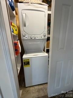 19 Lookout Loop Burnsville, NC 28714 - Photo 28 of 30 a utility room with dryer and washer