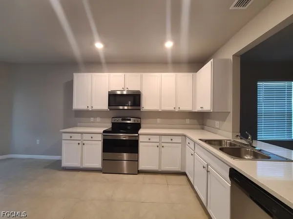 $2,000 | 3153 Cozumel Court, Cape Coral, FL 33909