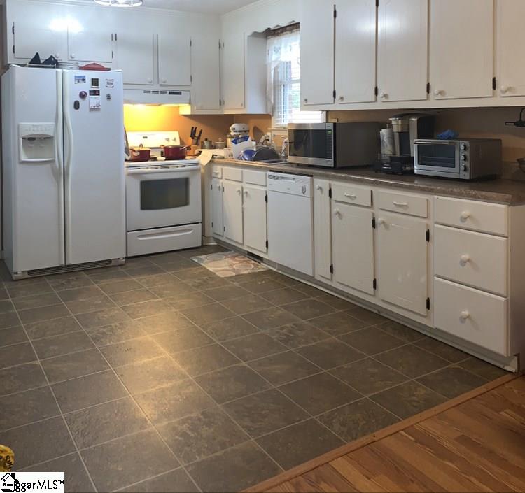 113 Riley Road Greenville, SC 29611 - Photo 8 of 30 Gallery Image 8