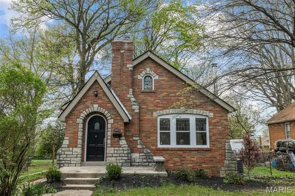 $199,900 | 2483 Hartland Avenue, St. Louis, MO 63114