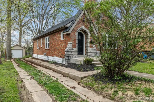 $199,900 | 2483 Hartland Avenue, St. Louis, MO 63114