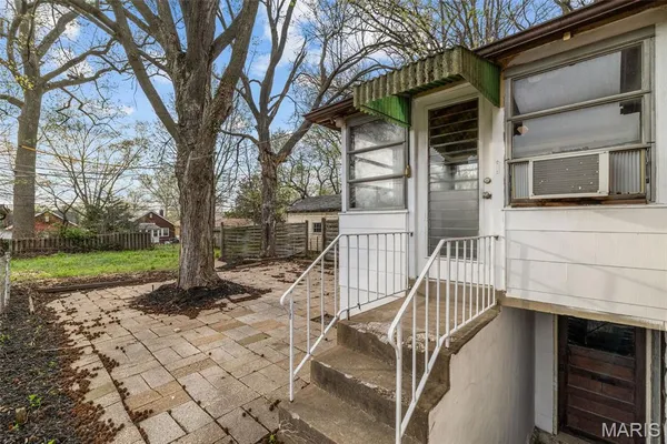 $199,900 | 2483 Hartland Avenue, St. Louis, MO 63114