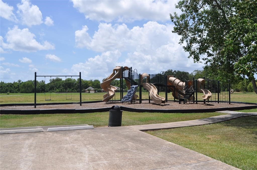 22819 Pittman Drive Angleton, TX 77515 - Photo 4 of 13 a view of a basket ball ground