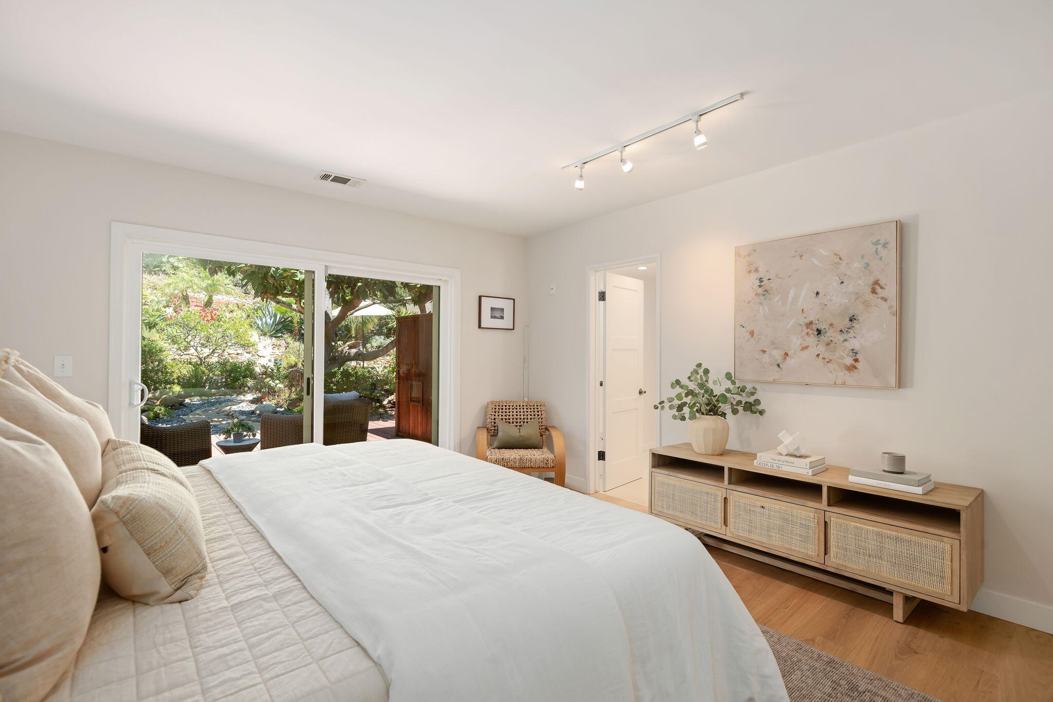 1428 Manitou Road Santa Barbara, CA 93105 - Photo 20 of 59 Primary Bedroom