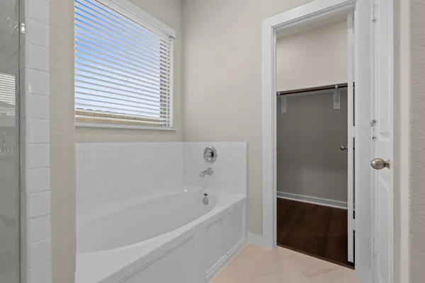$319,990 | 2429 East Heritage Drive, Dayton, TX 77535