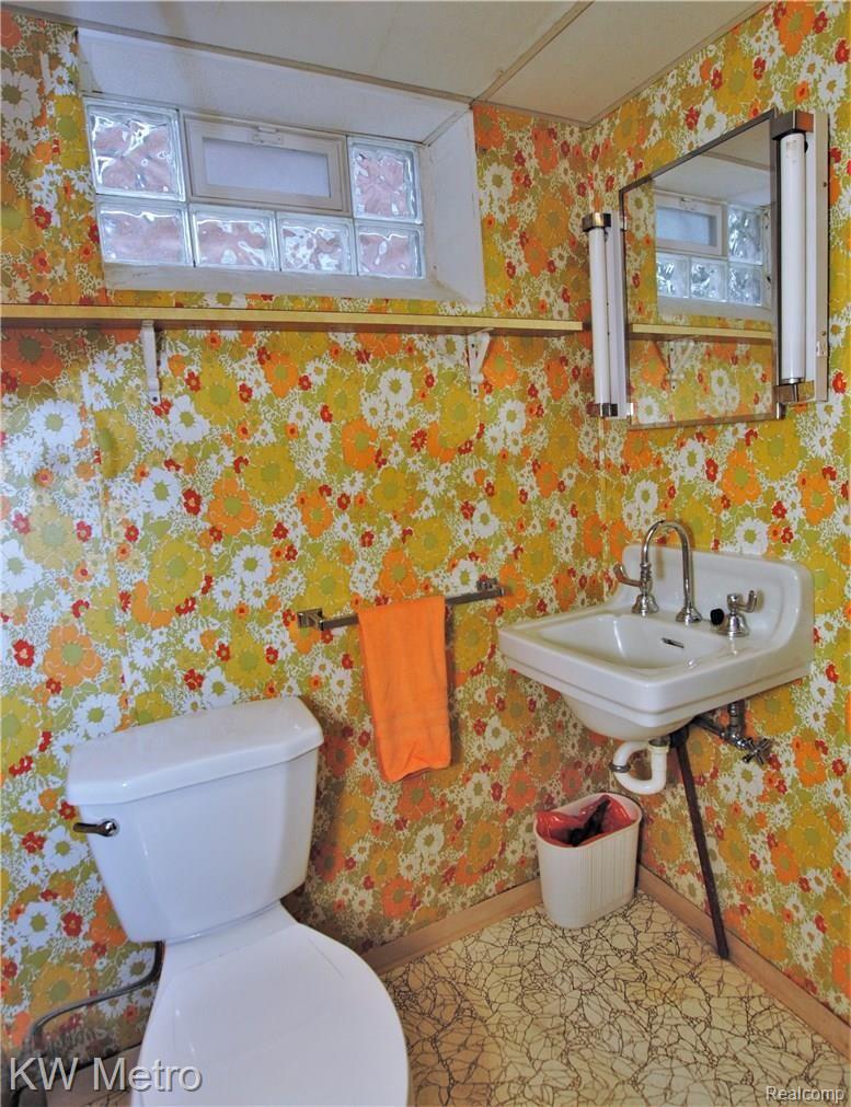 3635 Rockingham Road Royal Oak, MI 48073 - Photo 38 of 42 Full Bath in Finished Basement