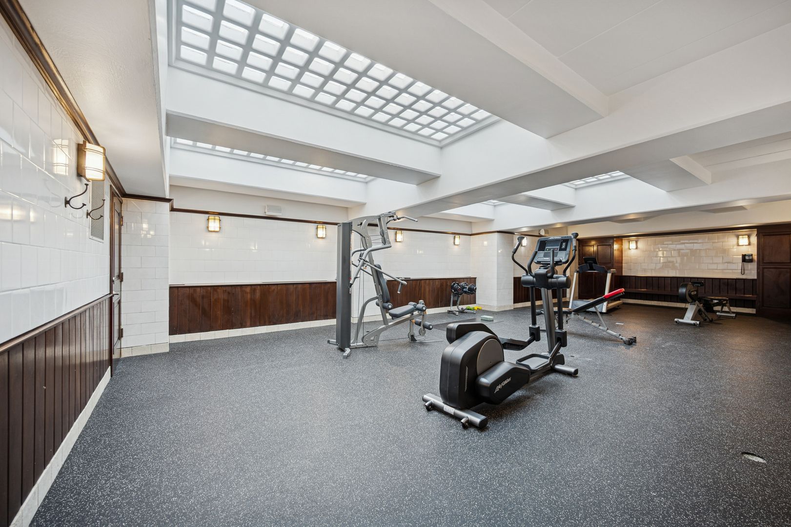 528 Roslyn Road Kenilworth, IL 60043 - Photo 48 of 62 a view of a room with gym equipment