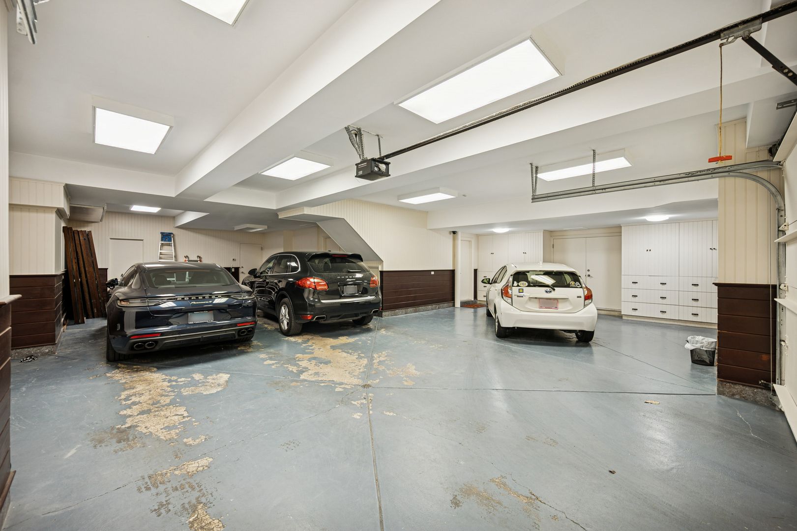 528 Roslyn Road Kenilworth, IL 60043 - Photo 51 of 62 a view of a parking space with car parked