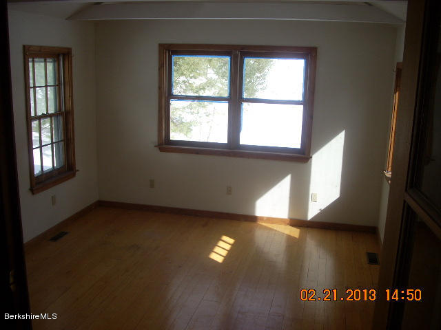 433 East Otis Rd 001