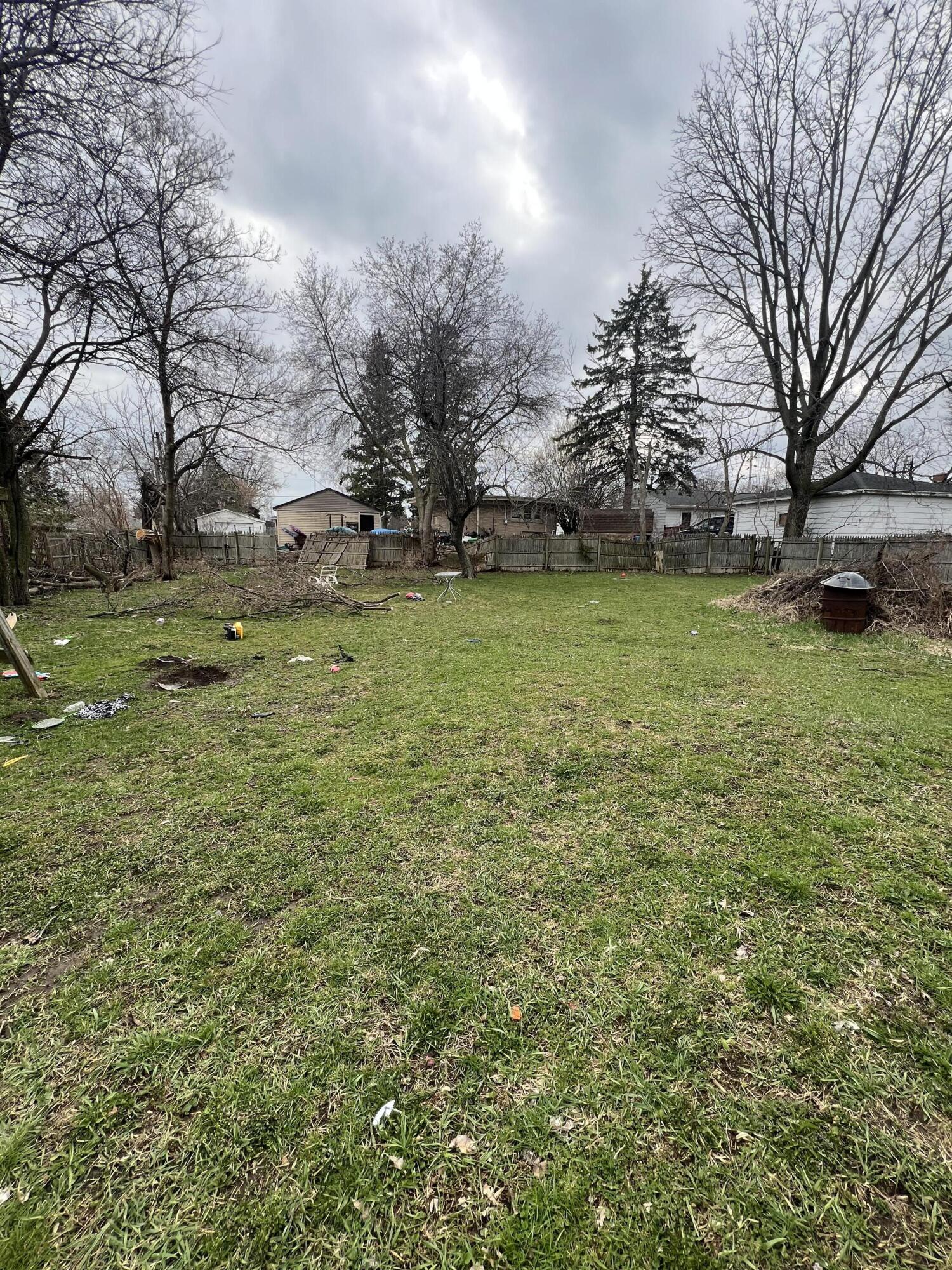 1925 Rapids Drive Racine, WI 53404 - Photo 3 of 14 Huge yard