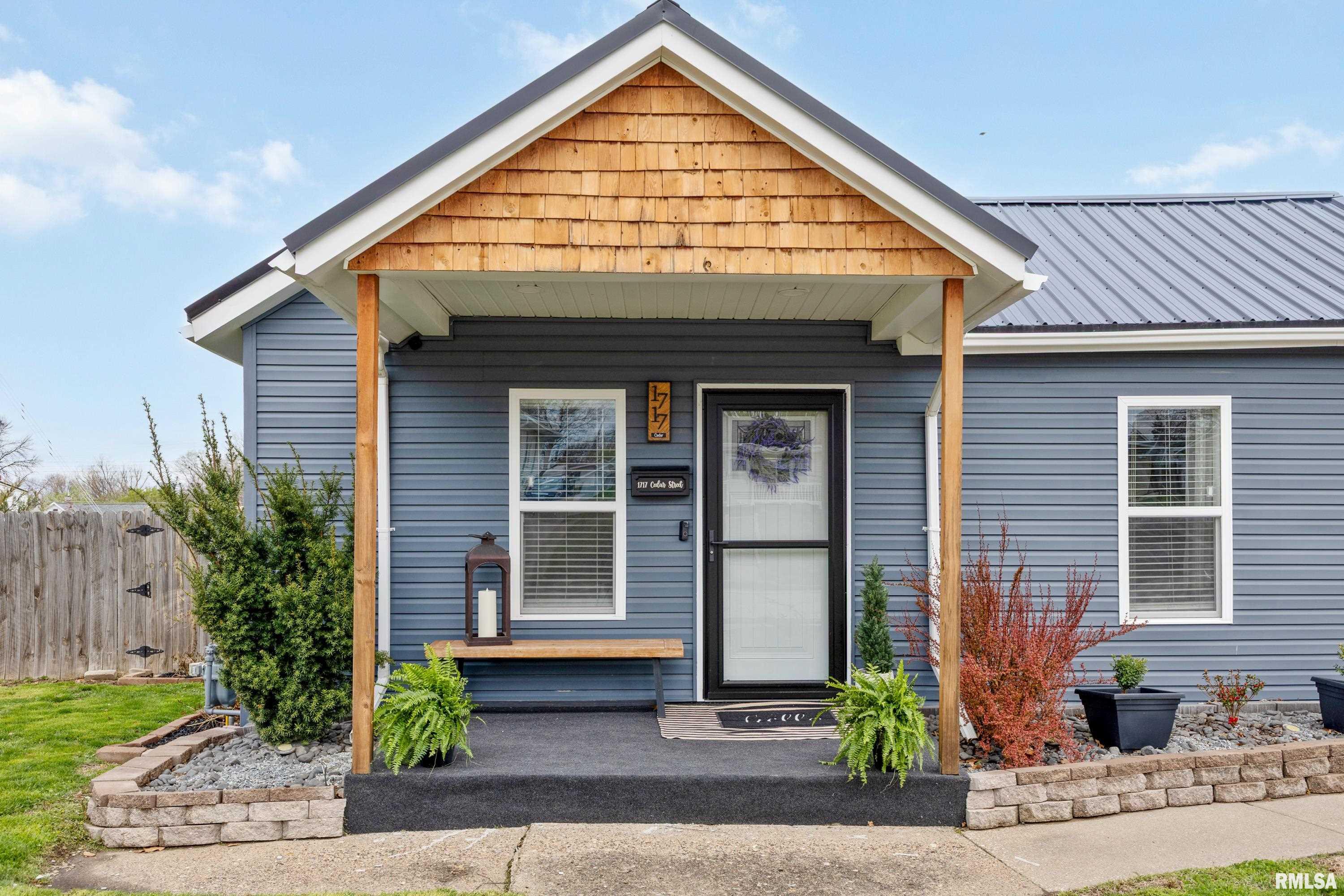 1717 Cedar Street Quincy, IL 62301 - Photo 2 of 23