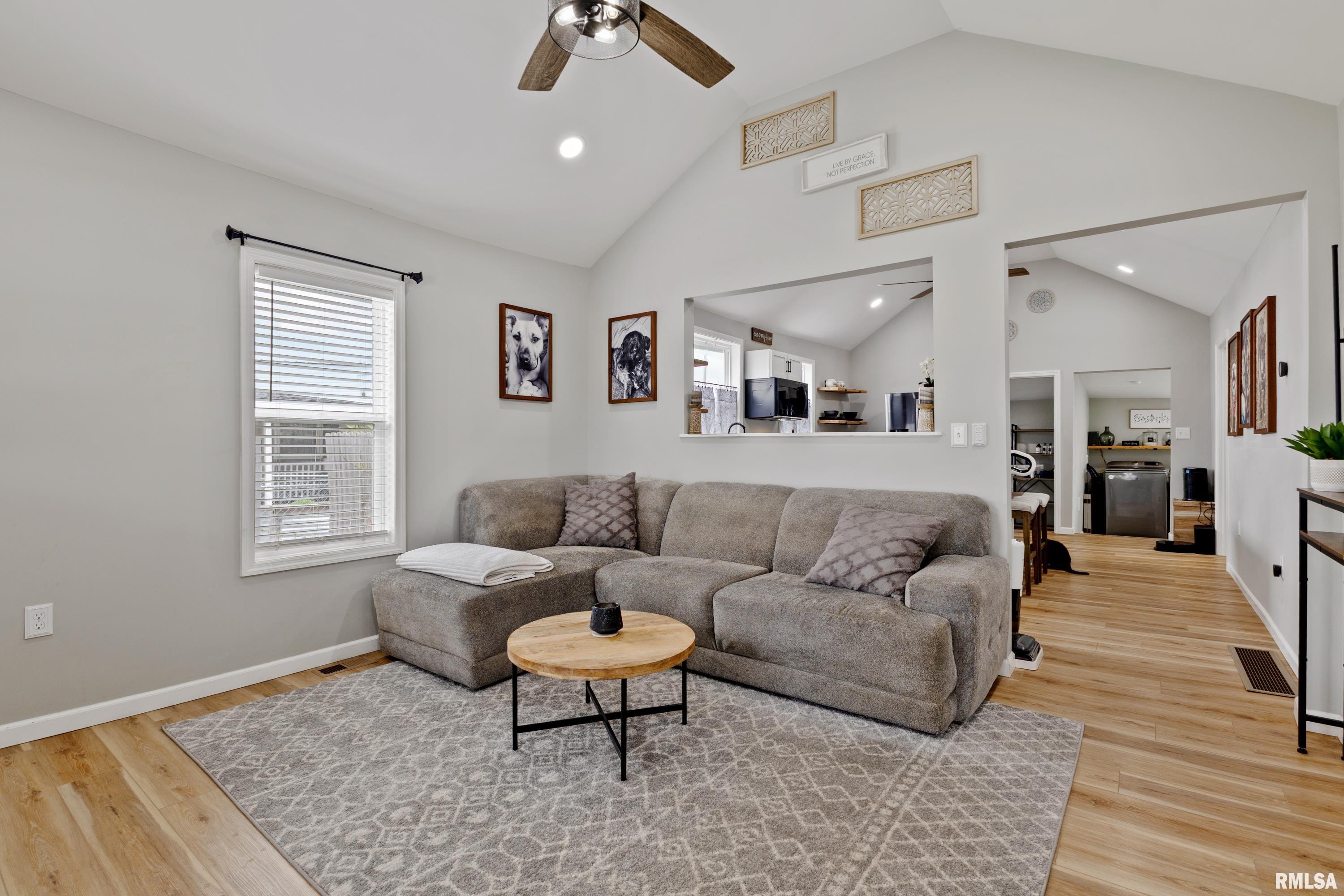 1717 Cedar Street Quincy, IL 62301 - Photo 3 of 23