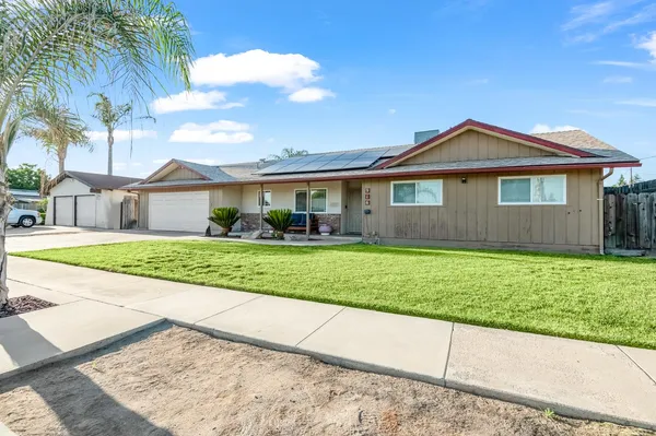$335,000 | 916 East Royal Ann Avenue, Tulare, CA 93274