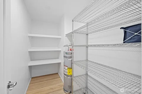 $1,000,000 | 515 Lake Street South, Unit 205, Kirkland, WA 98033