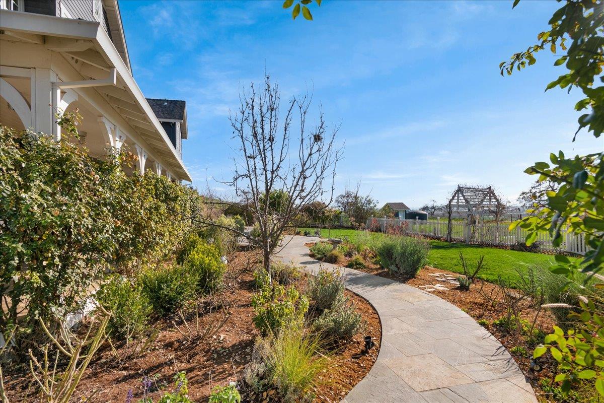 7670 Crews Road Gilroy, CA 95020 - Photo 18 of 83