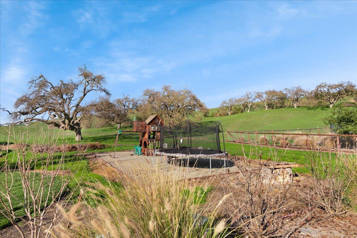 7670 Crews Road Gilroy, CA 95020 - Photo 24 of 83