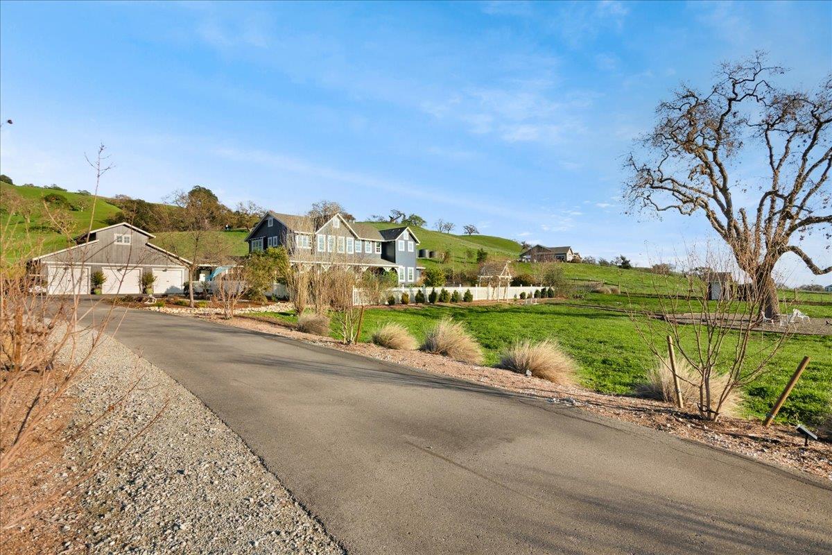 7670 Crews Road Gilroy, CA 95020 - Photo 3 of 83