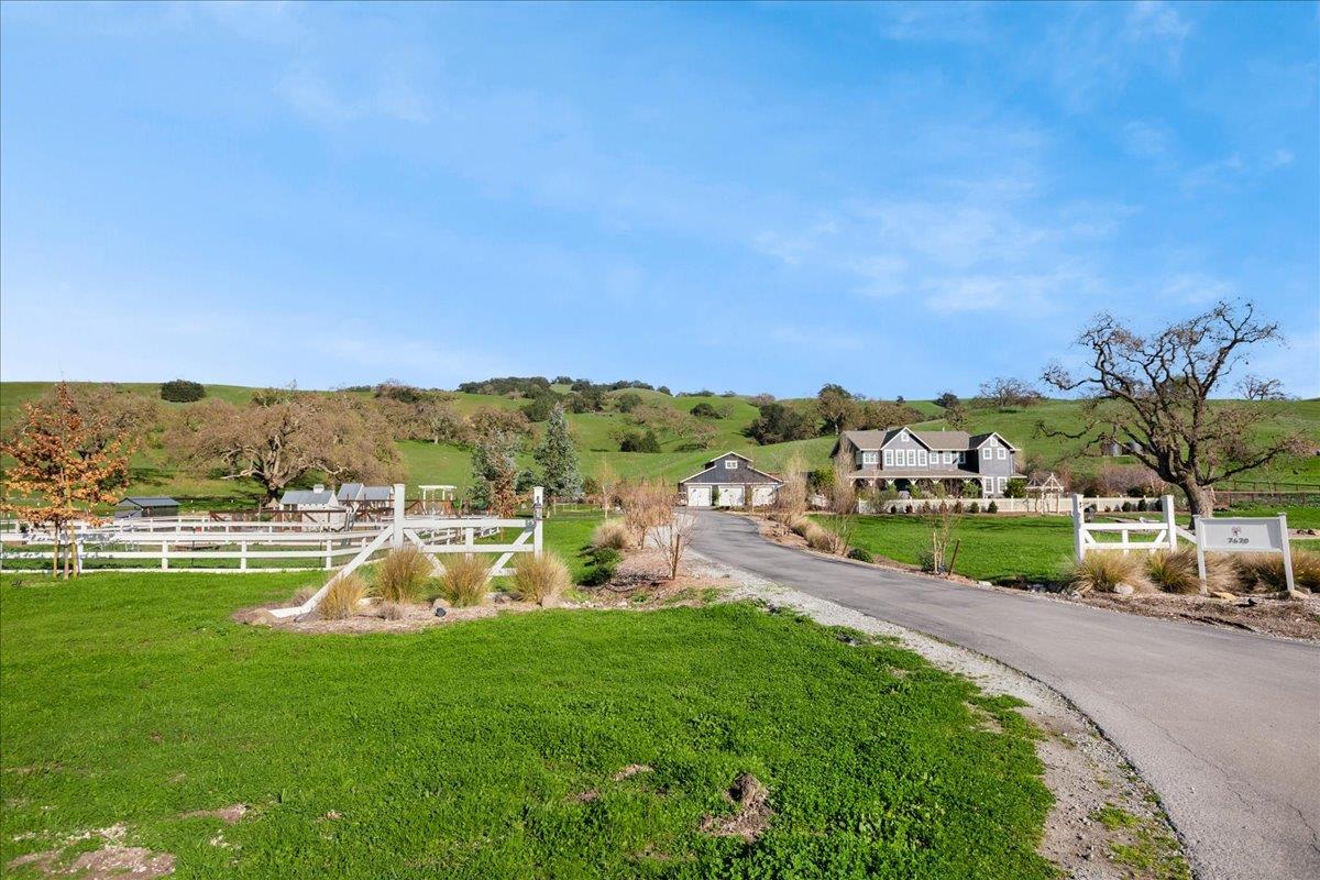 7670 Crews Road Gilroy, CA 95020 - Photo 5 of 83