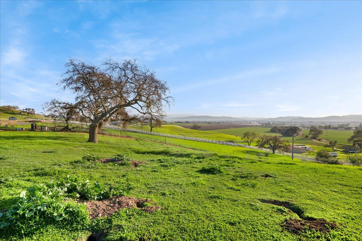 7670 Crews Road Gilroy, CA 95020 - Photo 6 of 83