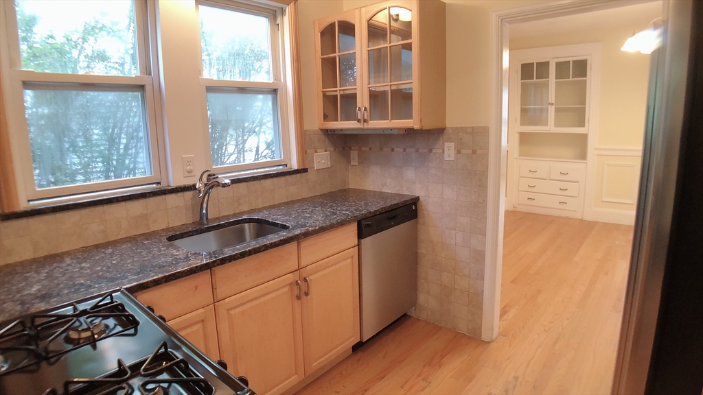 31 Gilbert Road, Unit 2 Belmont, MA 02478 - Photo 6 of 41