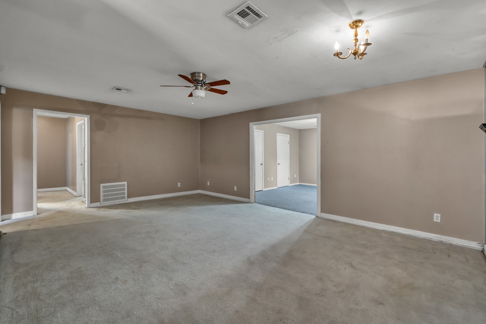 405 Wilson Road Conroe, TX 77301 - Photo 11 of 29