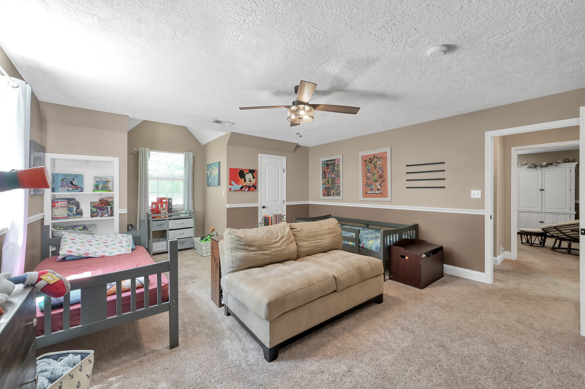 13685 Tommy Smith Road Conroe, TX 77306 - Photo 28 of 50 HUGE secondary bedroom with 2 walk in closets.