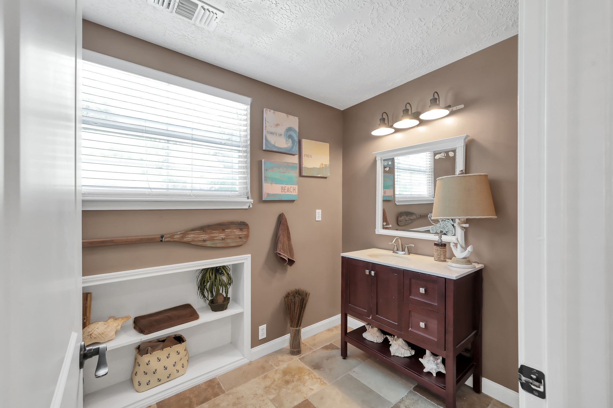 13685 Tommy Smith Road Conroe, TX 77306 - Photo 30 of 50 Secondary Bathroom