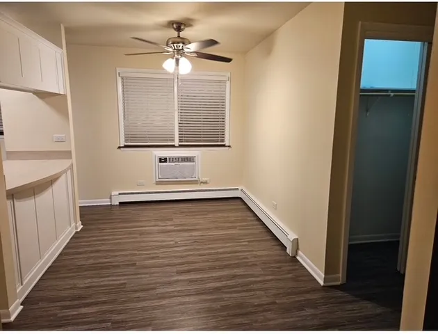 $1,300 | 5617 6th Avenue, Unit 3C, La Grange, IL 60525