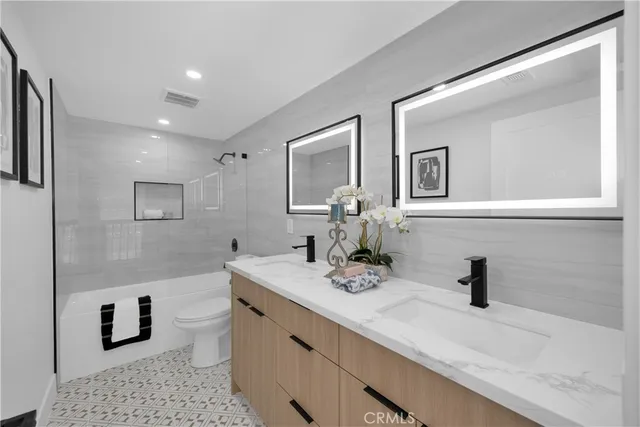 $2,299,000 | 5852 Bellfield Lane, Huntington Beach, CA 92648