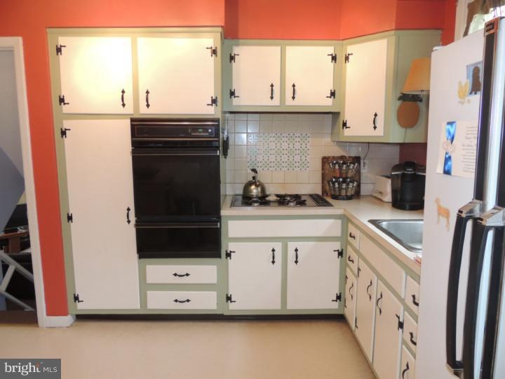825 Valley View Road Media, PA 19063 - Photo 4 of 18 Kitchen
