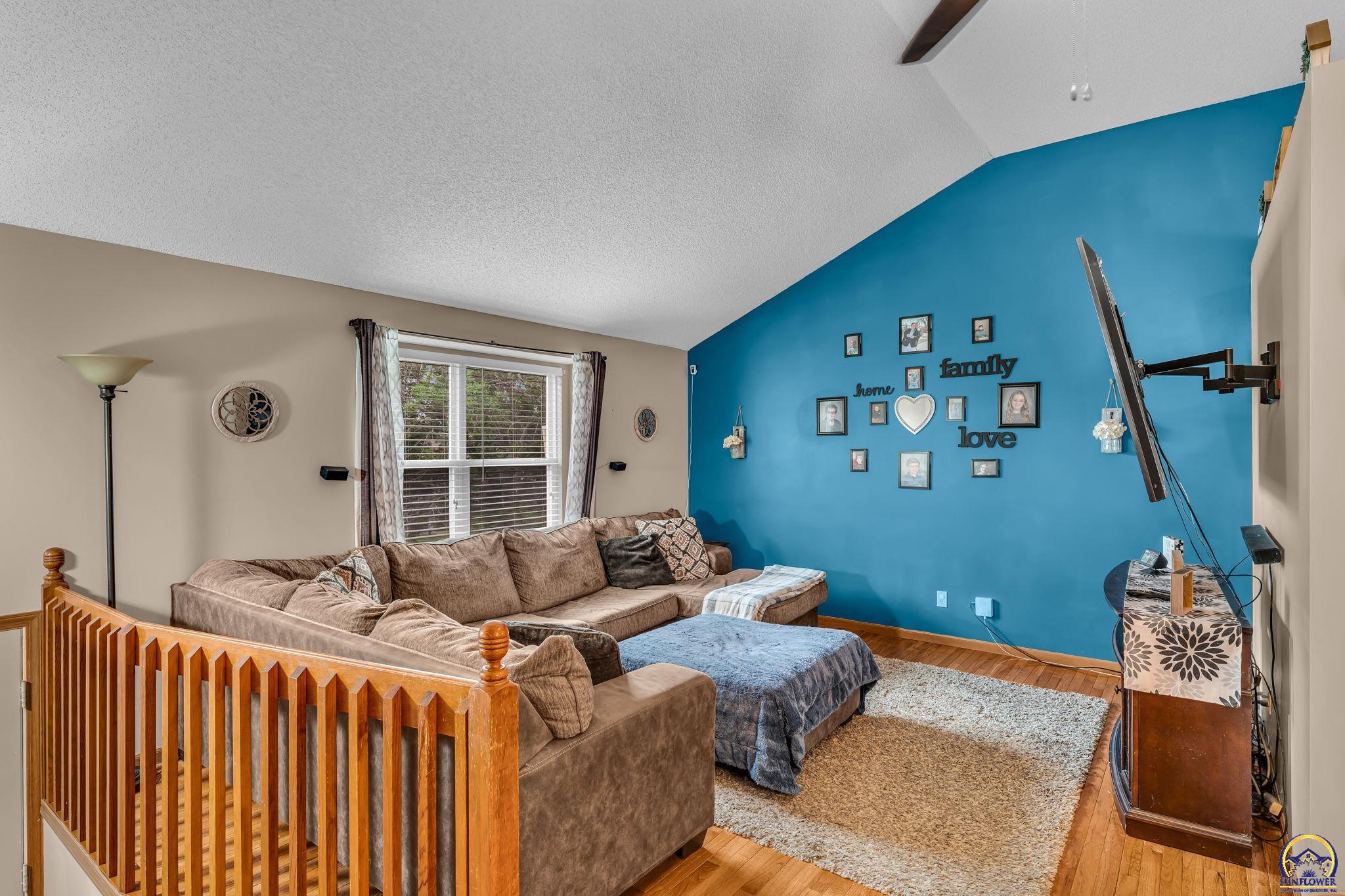 7425 Southwest 27th Street Topeka, KS 66614 - Photo 5 of 25