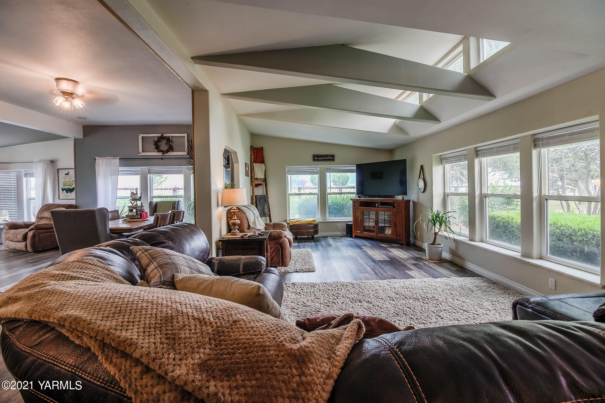 251 Wellner Road Outlook, WA 98938 - Photo 3 of 45 a large bedroom with bed and large windows