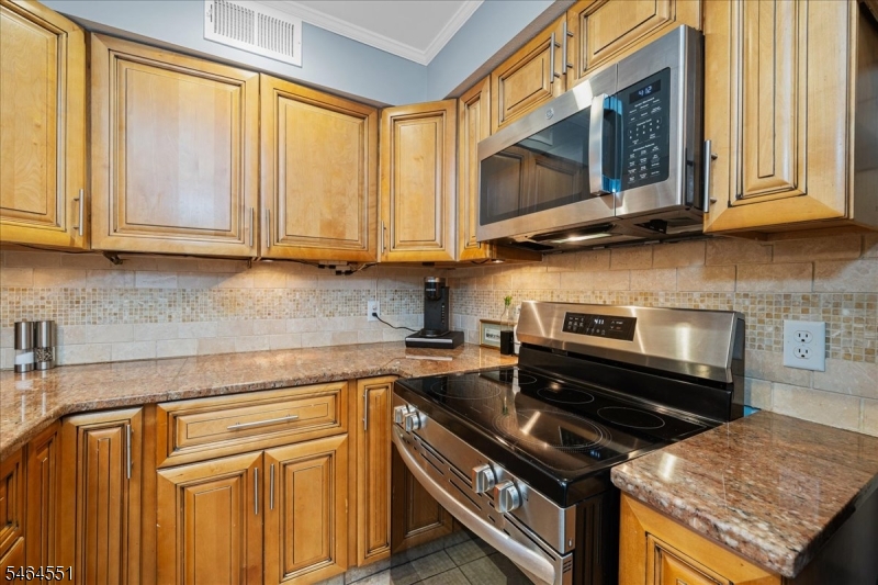 26 Red Oak Terrace Oak Ridge, NJ 07438 - Photo 17 of 32 Gallery Image 17